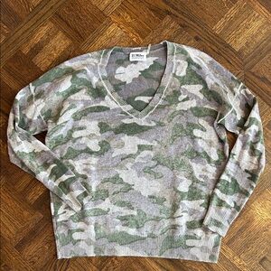 27 Miles Camouflage V-Neck Sweater - Green and Gray